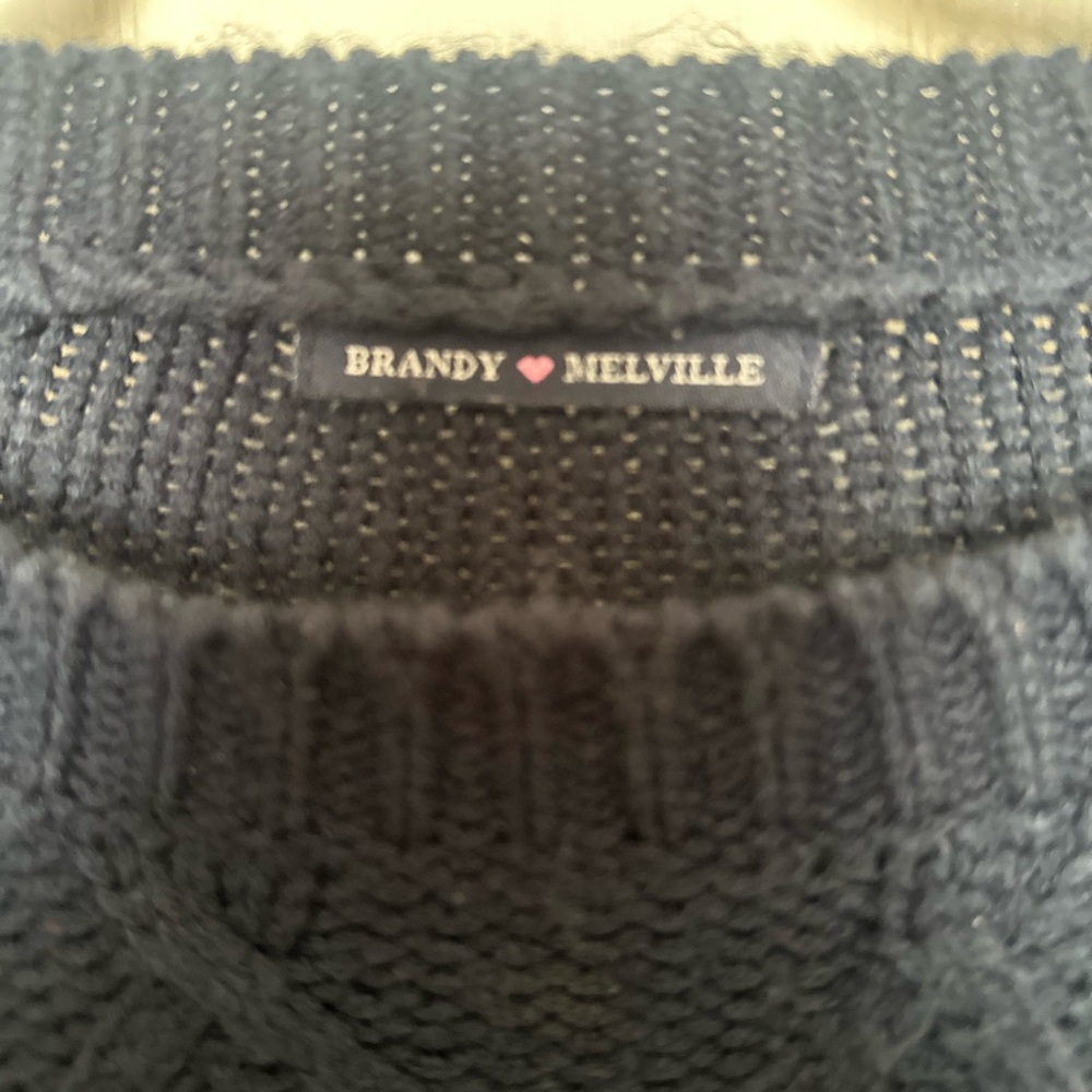 Brandy Melville Crop Sweater ||NWOT - Picture 3 of 5